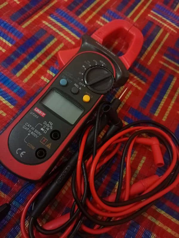 Uni. t Model 203 original imported Ac/DC clamp multimeter 1