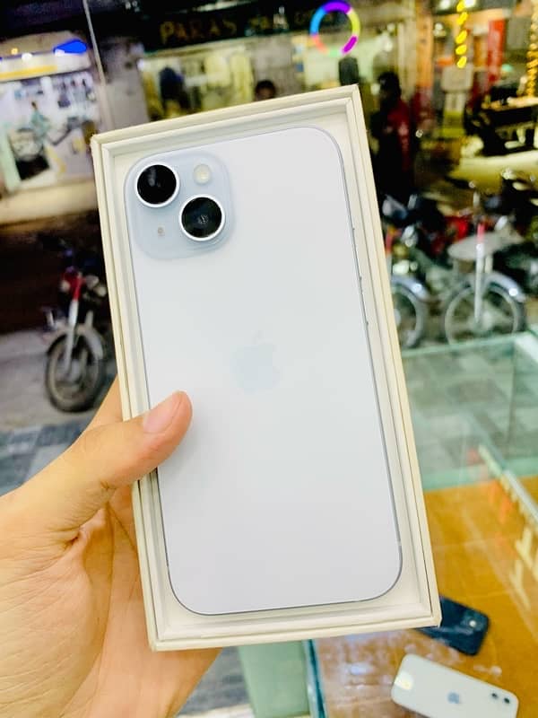 iphone 15 white blue colour JV LLA 128GB 100% B. H 52 cycle 0