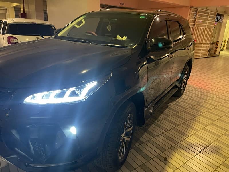 Toyota Fortuner V 2018 3