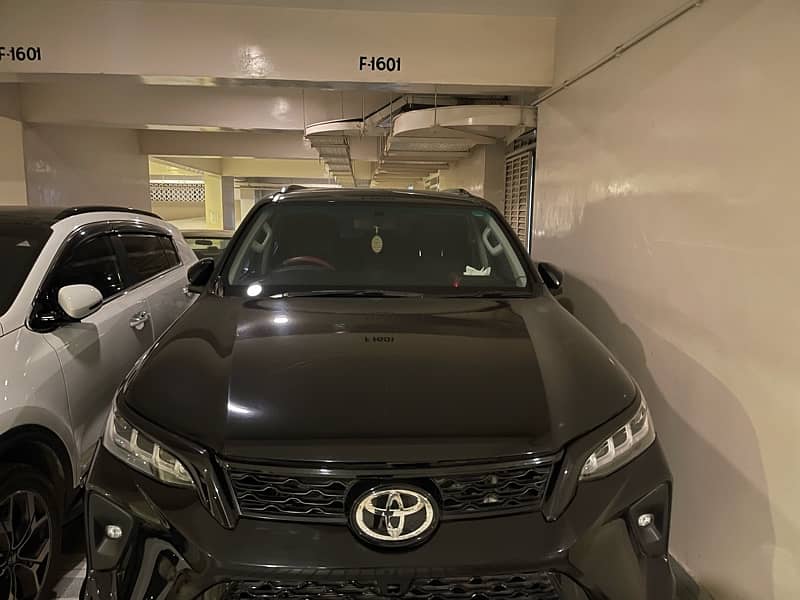 Toyota Fortuner V 2018 4