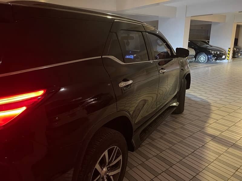 Toyota Fortuner V 2018 5