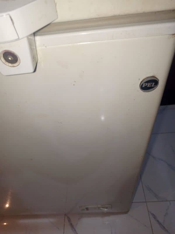 Excellent condition deep freezer 0