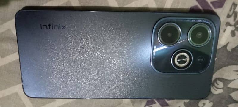 Infinix Hot 40i 16+128gb 1