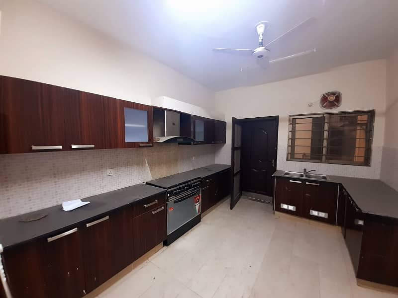 3 Bed DD Luxury Apartment Available For Sale In Askari 5 Sector KARACHI 14