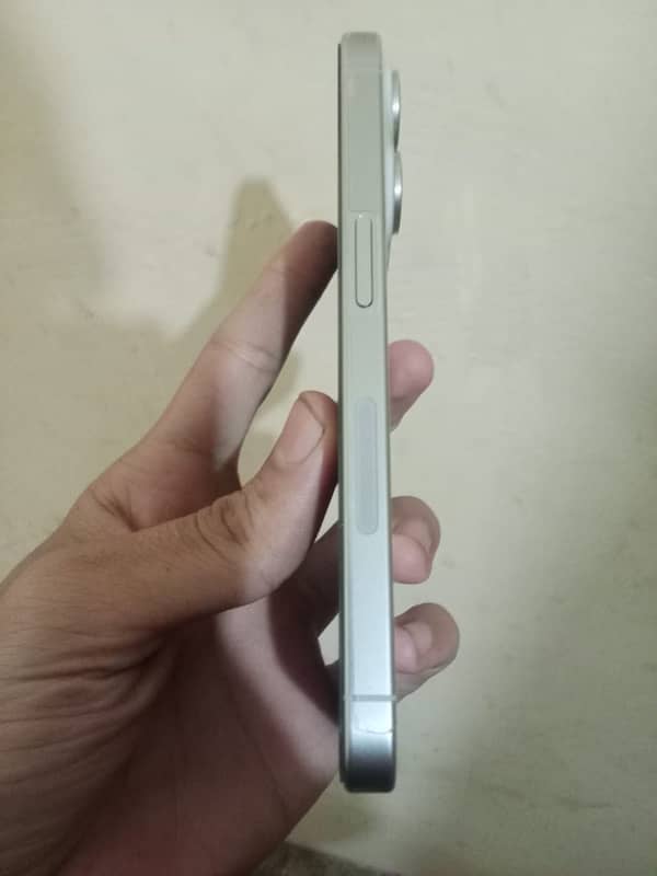 iPhone 15 pro white titanium 2