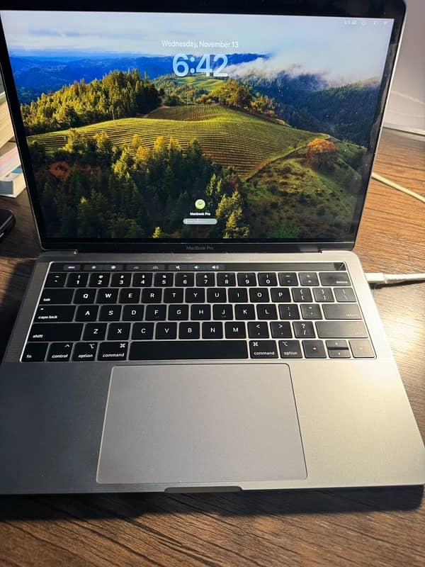 Macbook Pro 2019 13inch i5 8/256gm 1