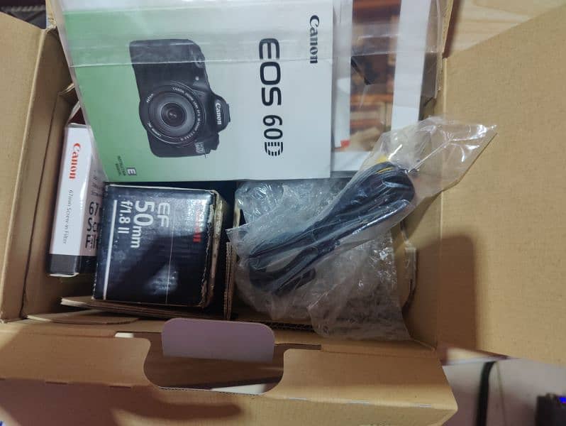 CANON 60D JAPAN WITH ORIGINAL BOX ACCESSORIES AND BRAND NEW FLASH GUN 1