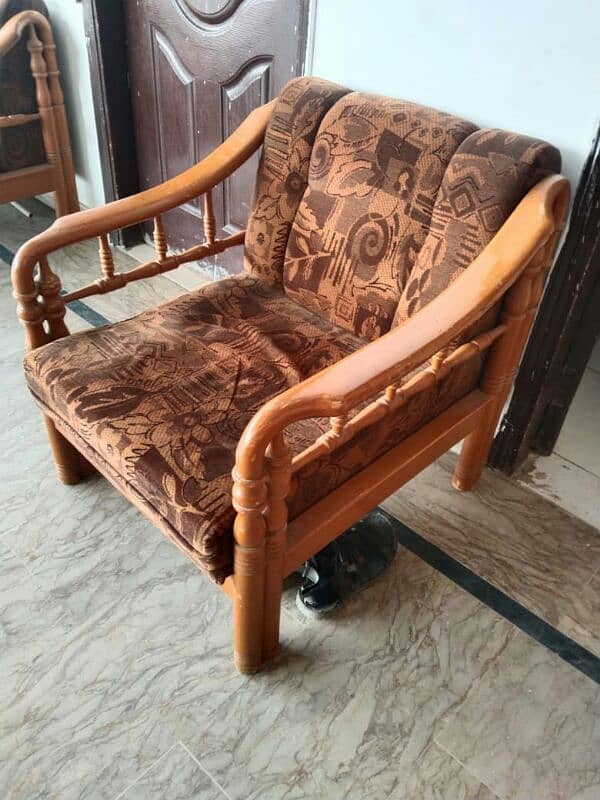 5 seater wooden sofa set, normal condition hai 1