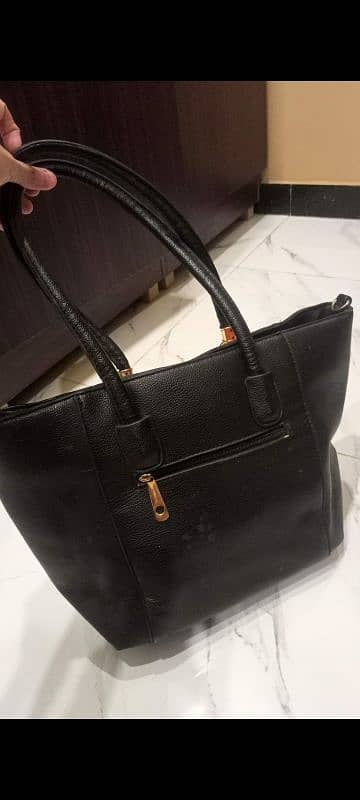 ladies hand bags and clutches good condition price nigotiable 10