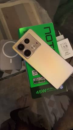 Infinix Note40 With Wireless Powerbank good condition 5 month warranty