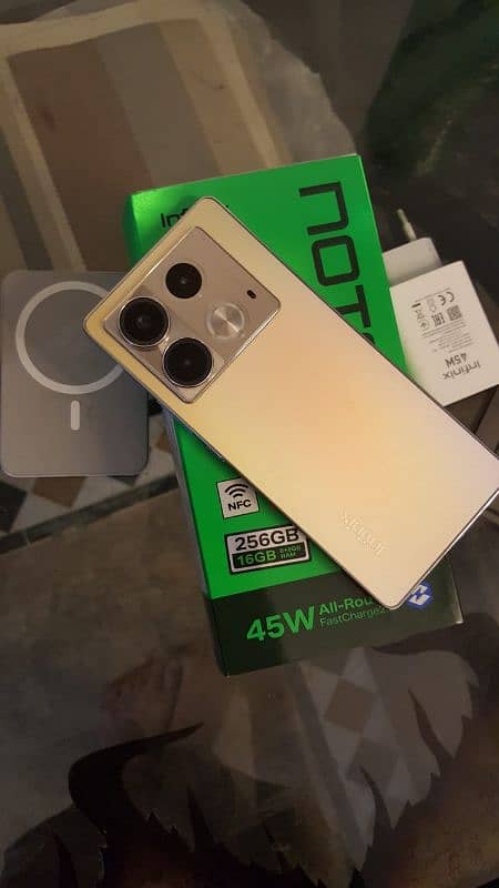 Infinix Note40 With Wireless Powerbank good condition 5 month warranty 0