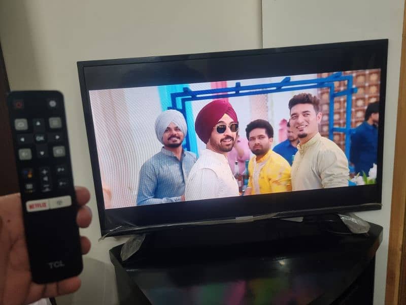 TCL 32 inch smart tv 0