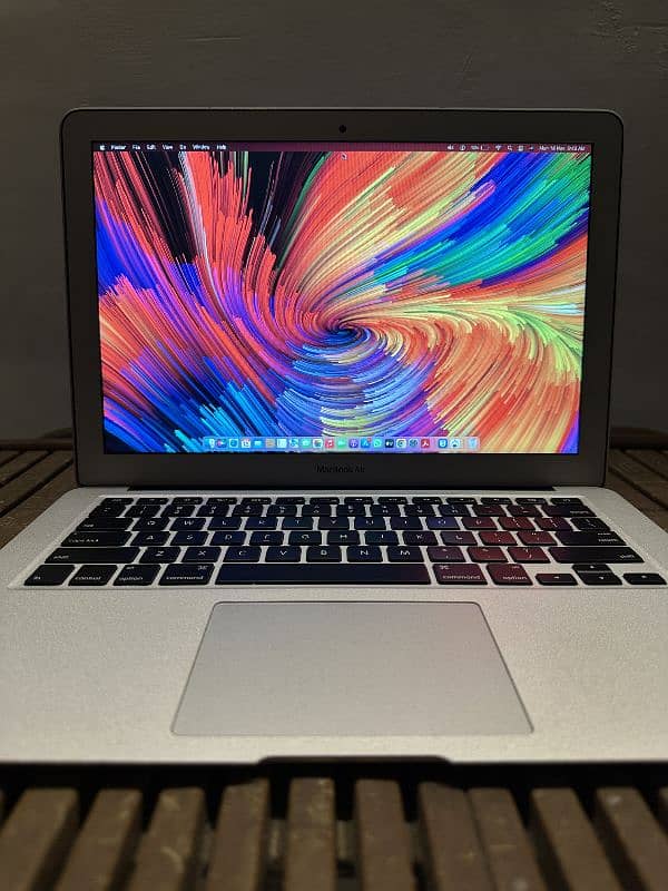 Apple MacBook Air 2017 8gb 256gb Intel Core i5 turbo boost upto 2.9GHz 10