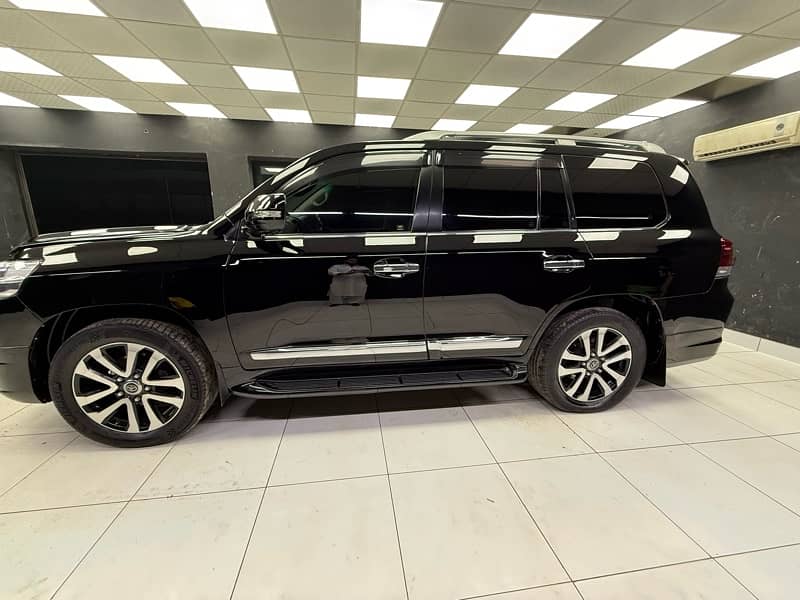 Toyota Land Cruiser 2013 0