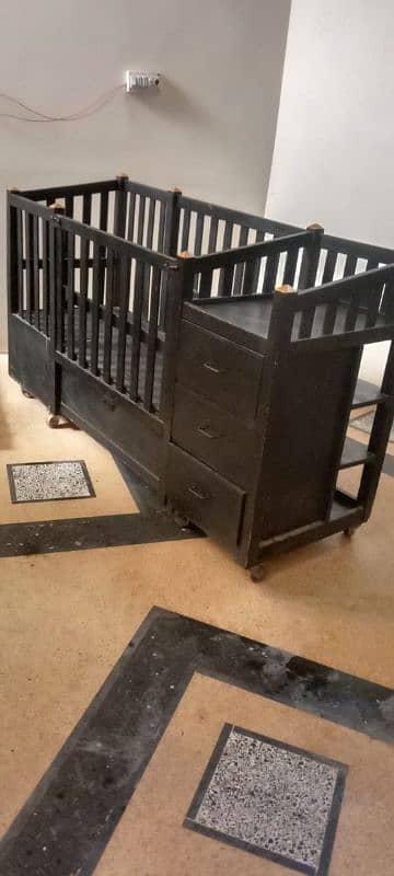 "Baby Cot in Excellent Condition for Sale" 2. "High-Quality 4