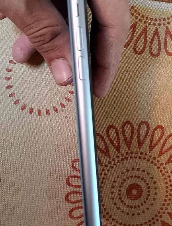 i phone xr64 gb factory unlock argent  hai serious buyer aye 2