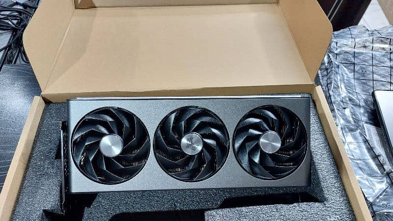 SAPPHIRE NITRO PLUS RX 7800XT 16GB DDR6X available for sale 0