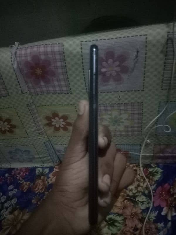 Main nay IPHONE laina is liyay sale kar raha hoyn 2