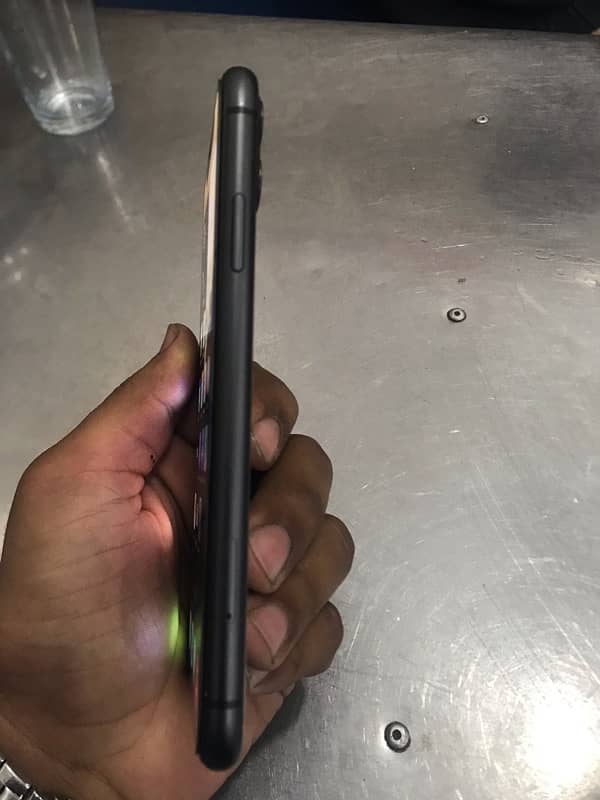 IPhone 11 non pta with box 7