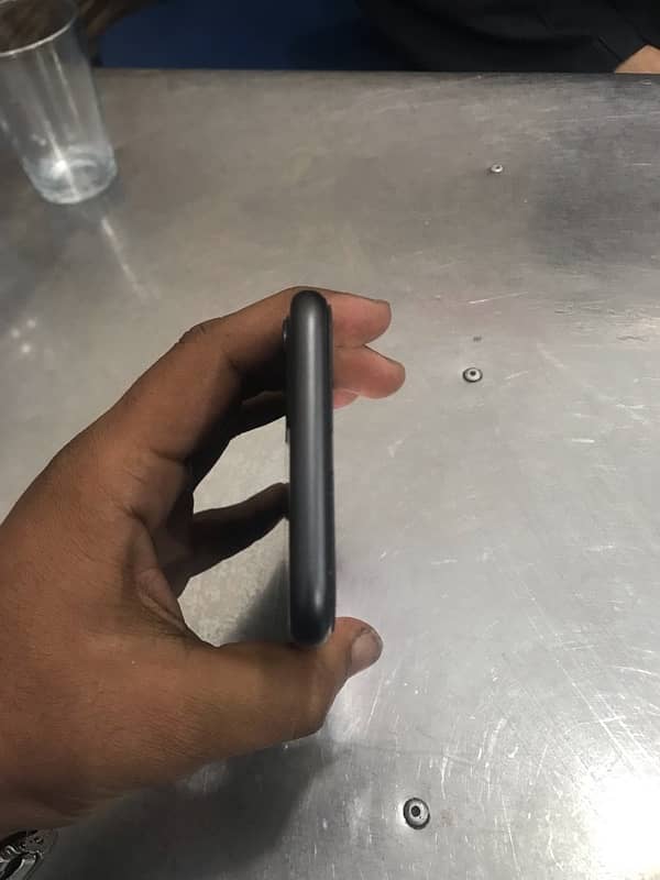 IPhone 11 non pta with box 9