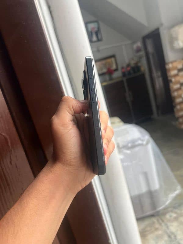 IPHONE 15 PRO NON PTA 2