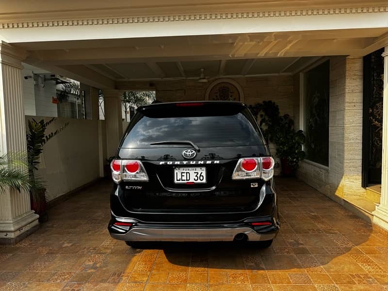 Toyota Fortuner 2013 4