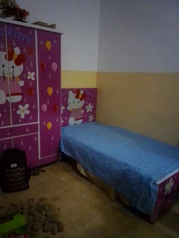 bed and coupbord in new condition 1