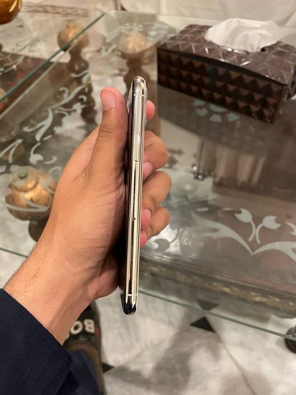 Iphone 11 pro (256 GB pta approved) 1