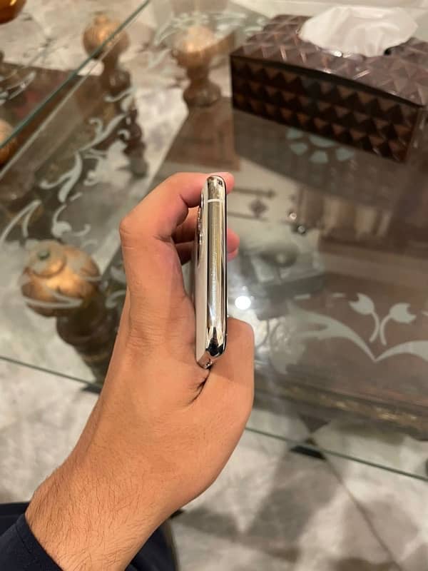 Iphone 11 pro (256 GB pta approved) 2