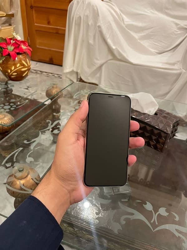 Iphone 11 pro (256 GB pta approved) 5