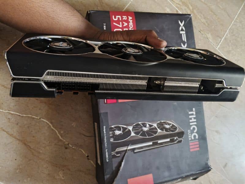 xfx Rx 5700xt thioc ultra III TRI fan edition 1