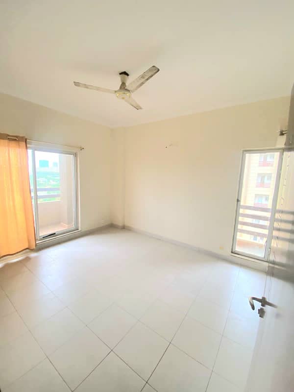 950 square ft 2 bedroom apartment Available for Rent 2