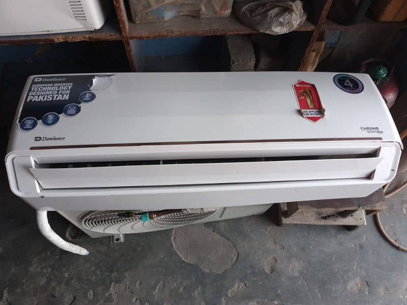 Total januine inverter Ac available in good condition use only 1 year 0