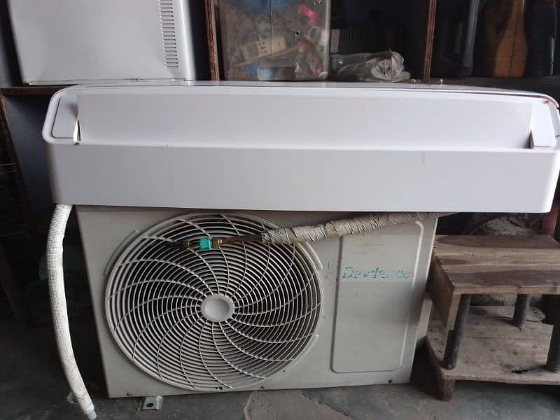 Total januine inverter Ac available in good condition use only 1 year 2