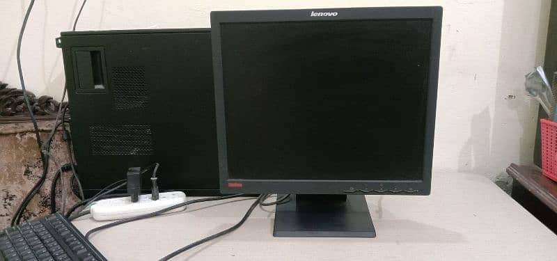 PC with Desktop, Keyboard and Mouse 11