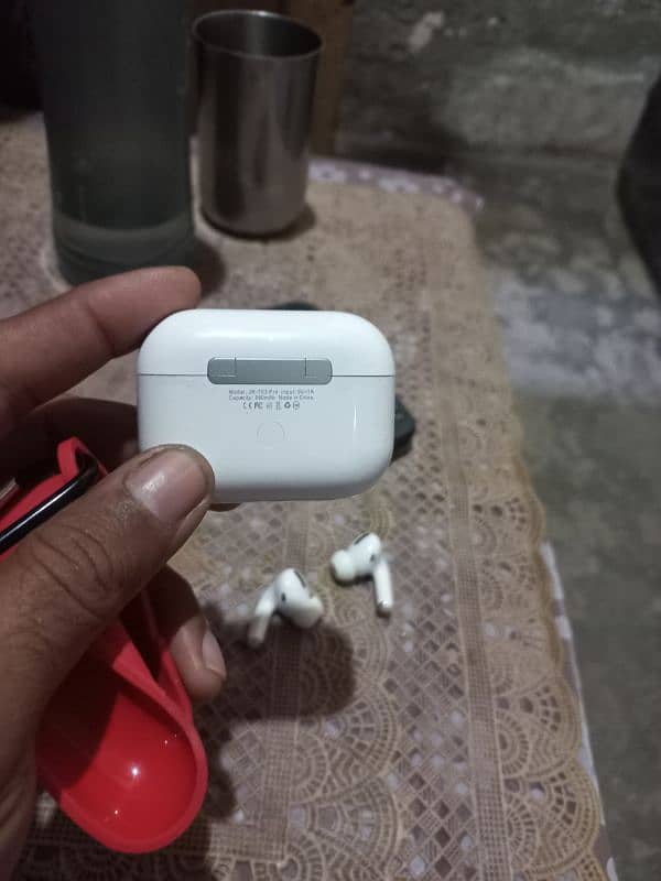 Jay room air pods 2