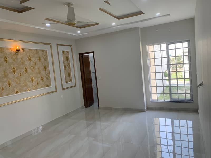 7 BEDROOM 1 KANAL BRAND NEW LAVISH DESIGN HOUSE IN MAIN ROAD IS AVAILABLE FOR SALE IN NESPAK HOUSING SOCIETY PHASE 3 DEFENCE ROAD LAHORE 40