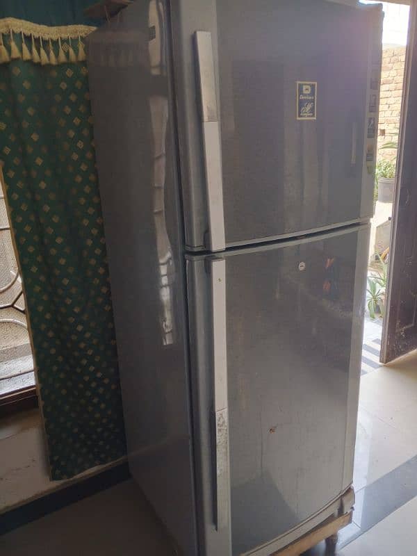 Dawlance Medium Size Fridge For Sale 0