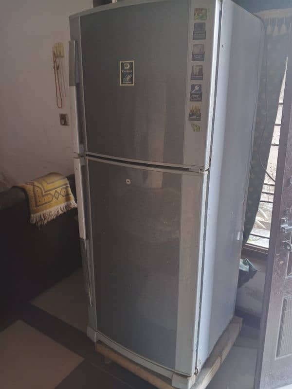 Dawlance Medium Size Fridge For Sale 1