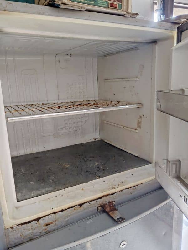 Dawlance Medium Size Fridge For Sale 2