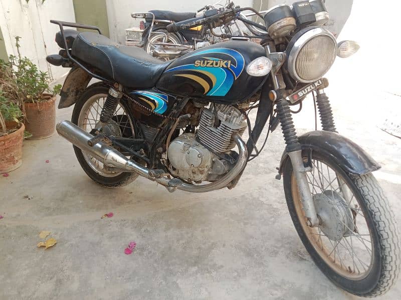 Suzuki gs150 1