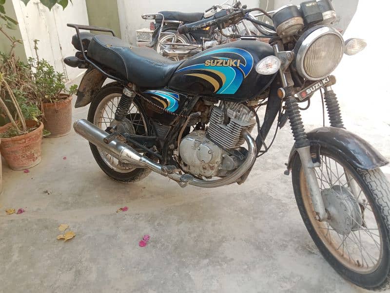 Suzuki gs150 2