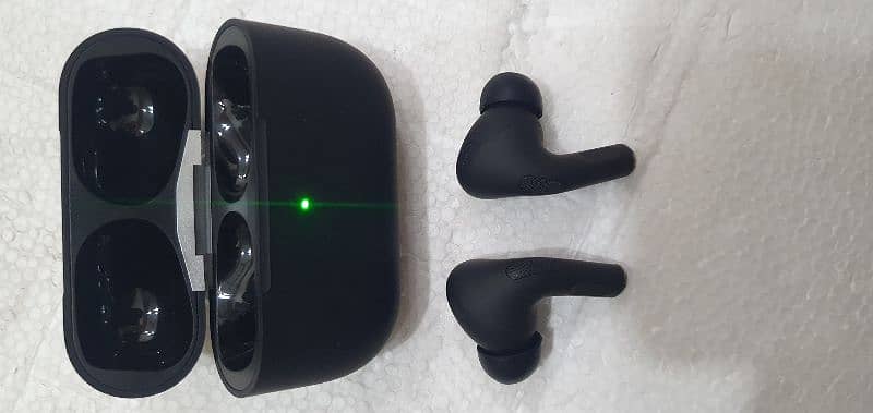 Air pod pro 2 bazar maat Black color good quality basses song cly 1