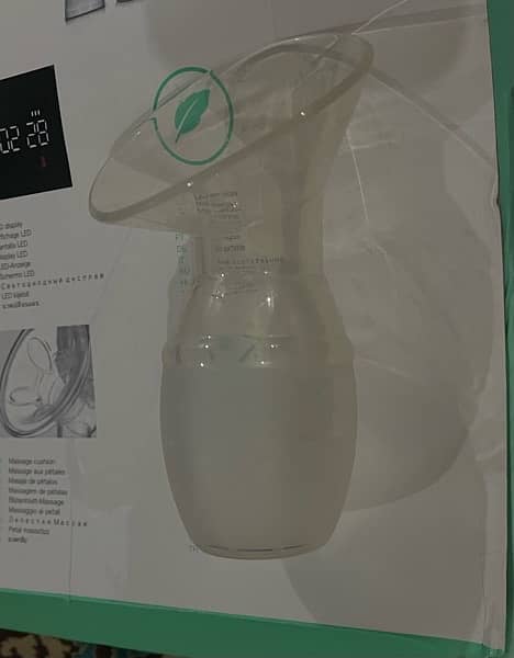 Automatic Double Breast Pump with 1 Manual Pump also 4