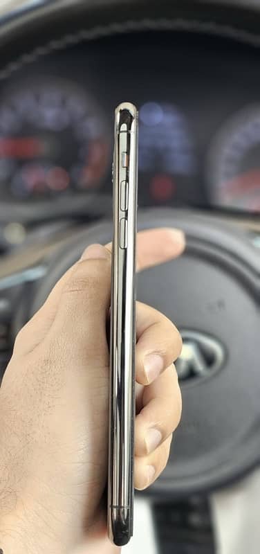 Iphone 11 pro max PTA Approved 1