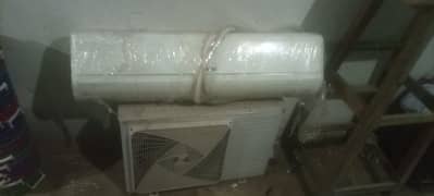 Samsung AC 1.5 ton , only 6 months used. non inverter