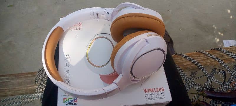 WIRELESS headphones long battery life RGB colorful Glow 2