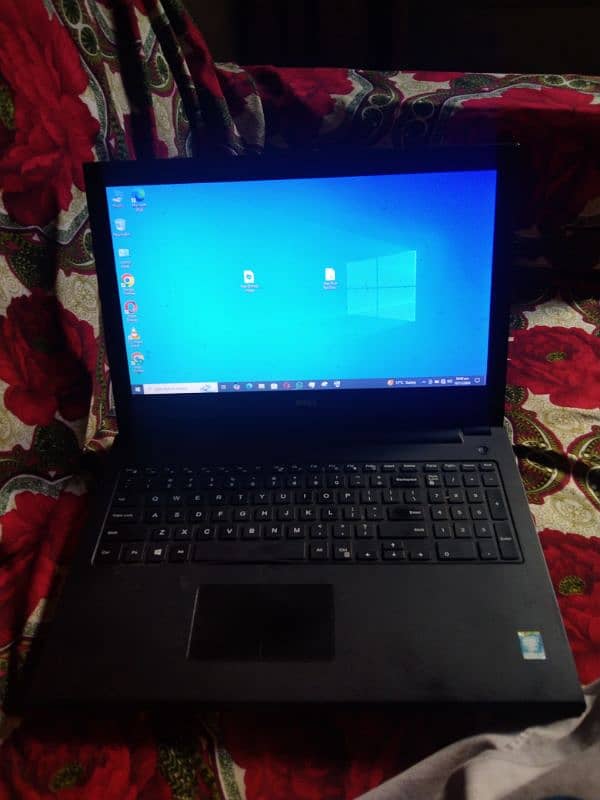 Dell i3 4 generation 4/500/128 SSD 3 hr plus battery time 3