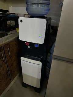 Pel dispenser with mini refrigerator