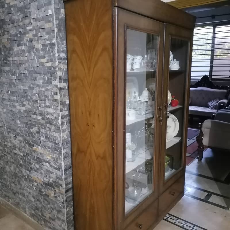 Solid wooden showcase in good condition 1